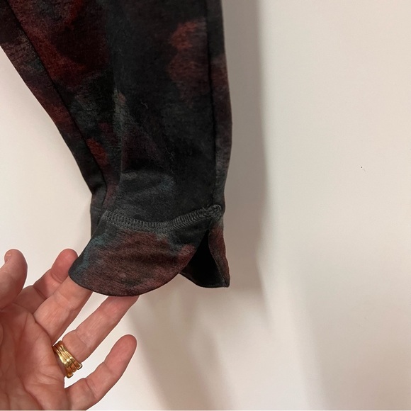 Soft Surroundings Women's Abstract Pants Star Slim Ankle size small - Picture 4 of 10